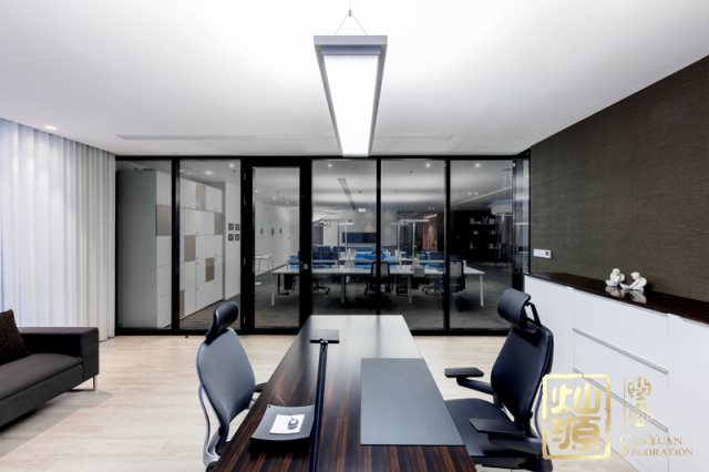 ���������칫��װ�����ʱ���ѡ����߽��ĵİ칫�Ҿ�2