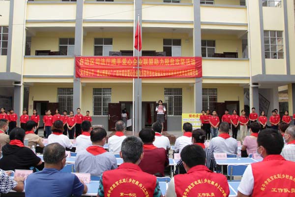 桂平市太安小学捐赠仪式现场 桂平市太安小学捐赠仪式现场