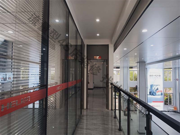 广西合力叉车4s店装修实景图—灿源装饰 广西合力叉车4s店装修实景图—灿源装饰